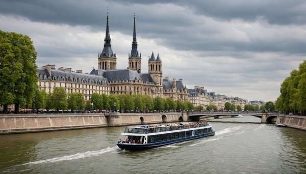 Hop on hop off paris : découvrez la ville en bateau sur la seine